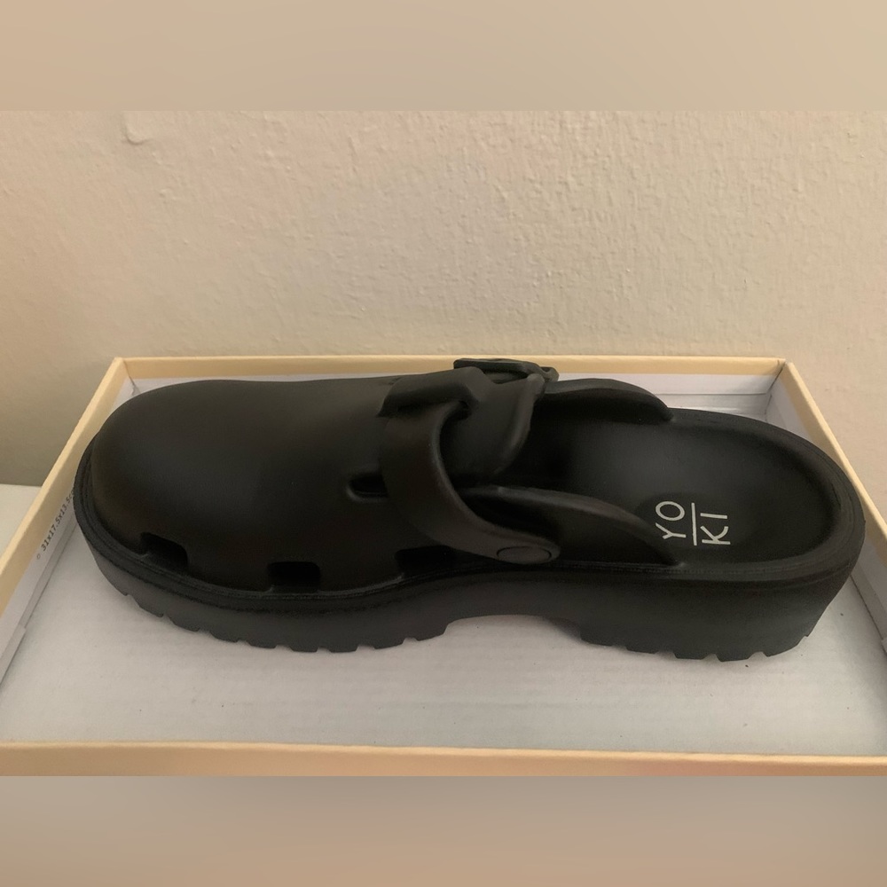 Women’s shoes